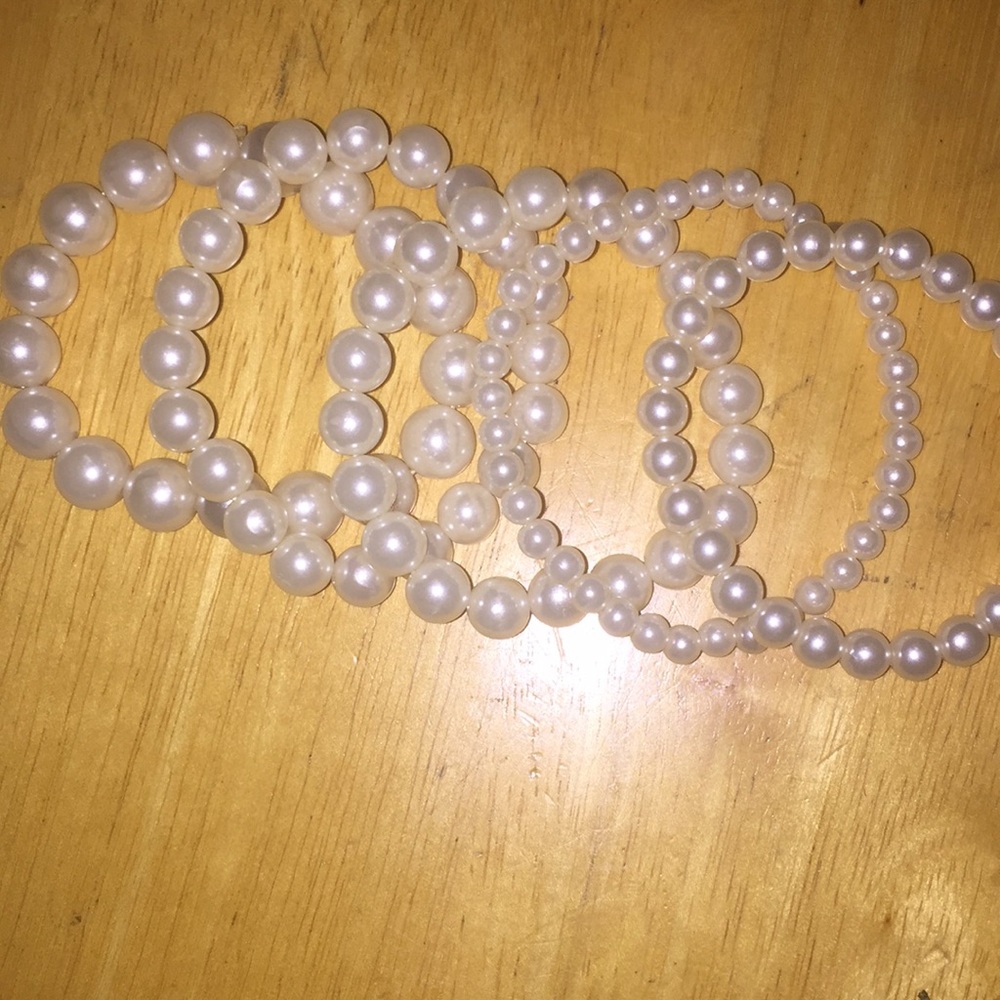 Faux pearl bracelet set